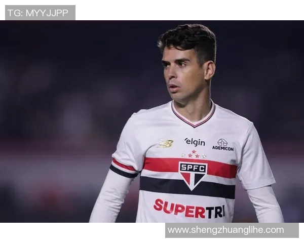 腰椎骨折困扰足球明星的复出之路与奋斗精神探讨